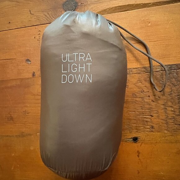 WOMENS UNIQLO ULTRA LIGHT PACKABLE DOWN JACKET WITH HOOD, LIKE NEW!  SIZE L - Picture 7 of 7